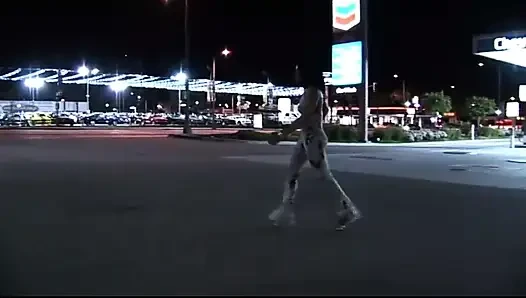 Sexy tätowiertes schwarzes mädchen muschi ficken in dogging-position ... in den mund kommen
