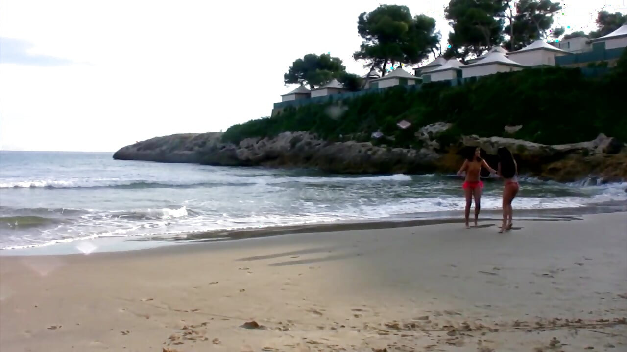 Yesenia Rock ve Julia De Lucia ile aşk üçgeni sürtük