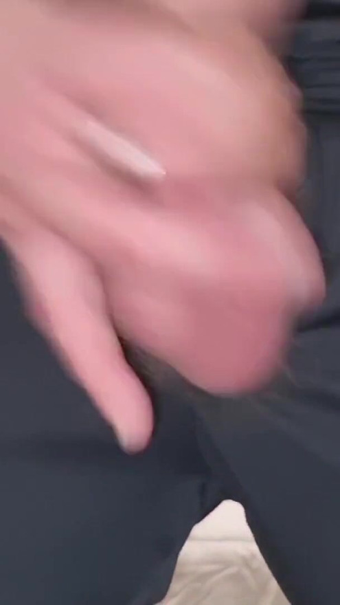 AMATEUR ELEGANT CUMSHOT | (ITALIAN) MOANING AND INTENSE HANDJOB WITH STRONG ORGASM - SEXY AND A HUGE COCK | Clip 1