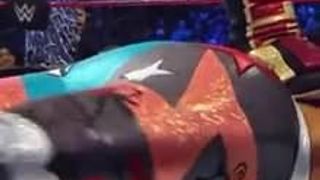 WWE - Bayley&#39;s bubbelkont schudt op de mat