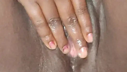 Mere Biwi ke chut me chote bache ka khilona