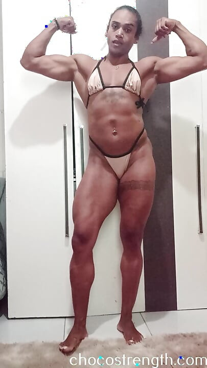 Това тяло на милфа достатъчно стегнато ли е, за да те възбуди?