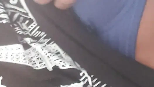 Göğüslerimle oynuyorum