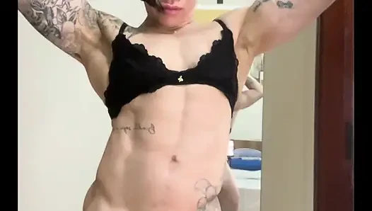 Come admire this tattooed muscle mommy