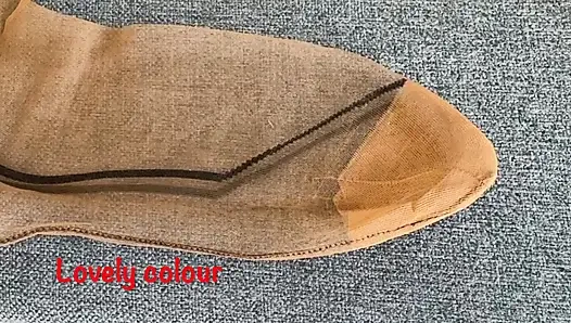 Mrs Mature Feet bersiap-siap untuk pengunjung 400