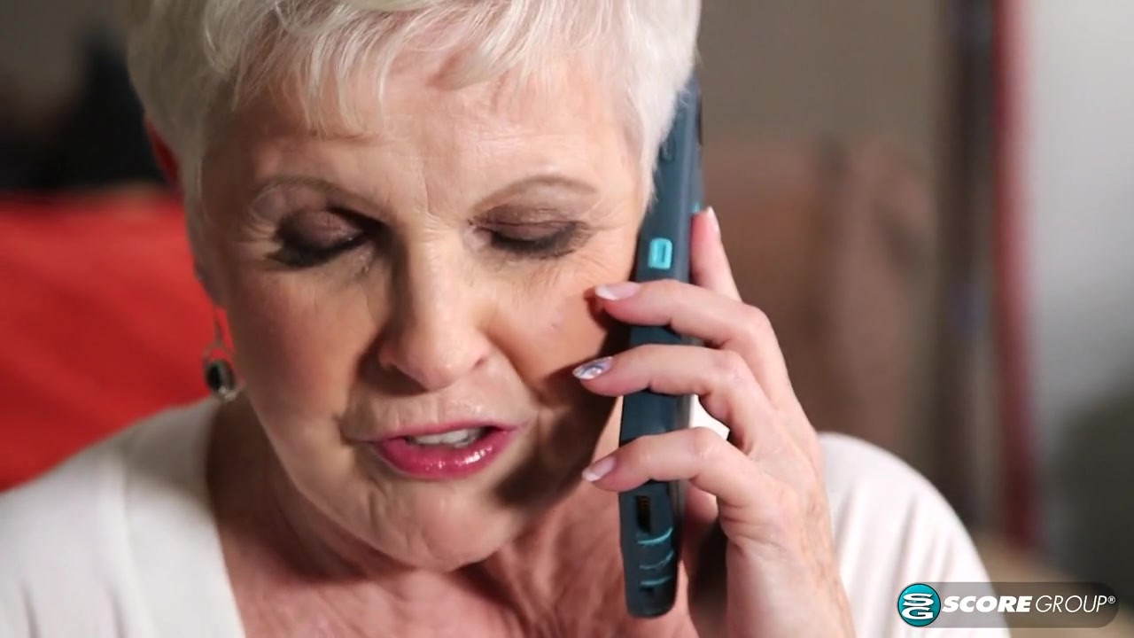 ジュエルは20代のコックを吸ってファックします