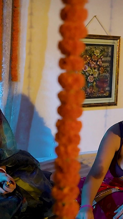 usne do bhabhiyo ke sath sex kiya kiui use apni patni nahi mli threesome full movie ( hindi audo ) | Clip 1