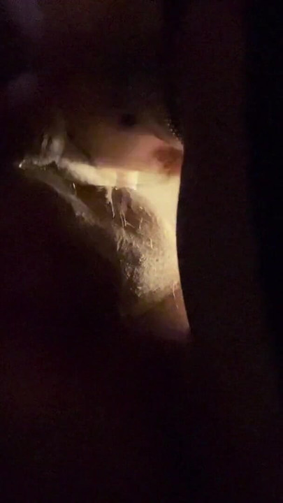 Mergulho de pau no bloco de gordura de um homem de 440 lb para chupar seu pau enterrado | Clipe 1