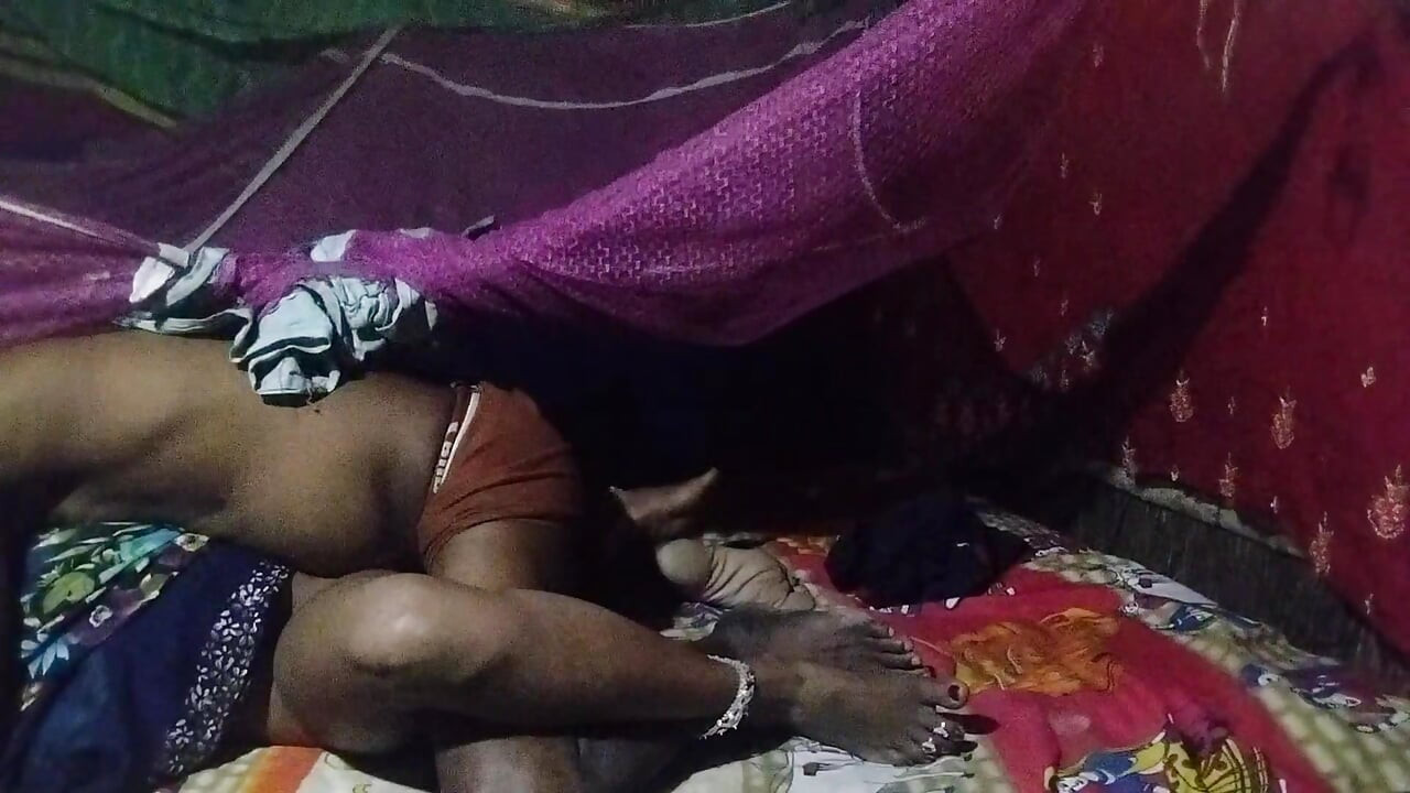 Chor ne chori karane aaya to bhabhi ne chor se boor chodane laga