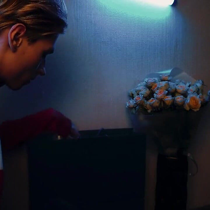 Thanked with a blowjob for a bouquet of roses