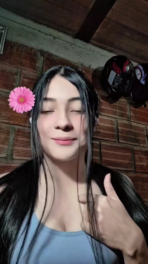 Colombian woman masturbates with her best friend | Clip 3