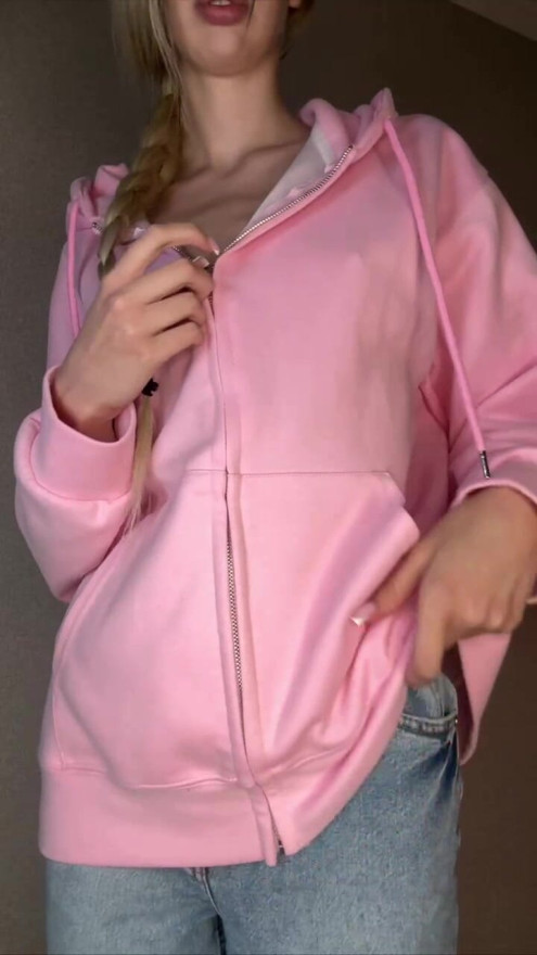 Seducție pe ecran. Deschidere reală pe OnlyFans
