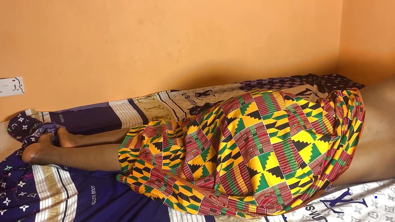 Stiefzus op mijn bed met alleen slipje (Afrikaans eigengemaakt)