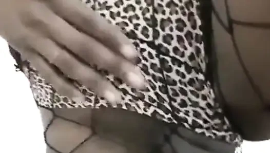 Показываю мою черную чернокожую киску