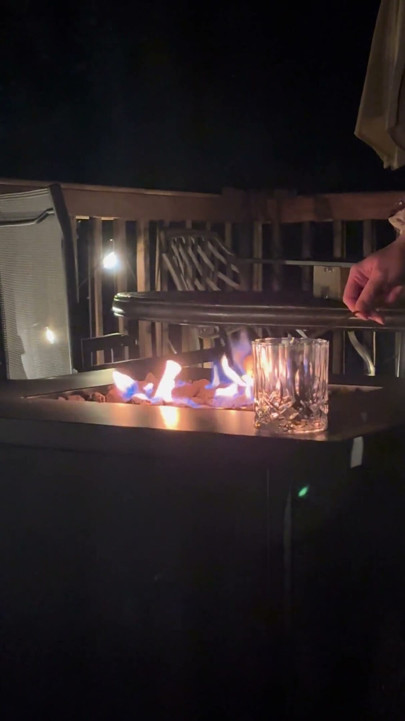 Жена ест жареный Marshmellows с моего члена