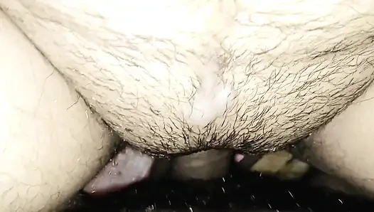 Fucked sister-in-law's juicy pussy all night and drained water on the pussy