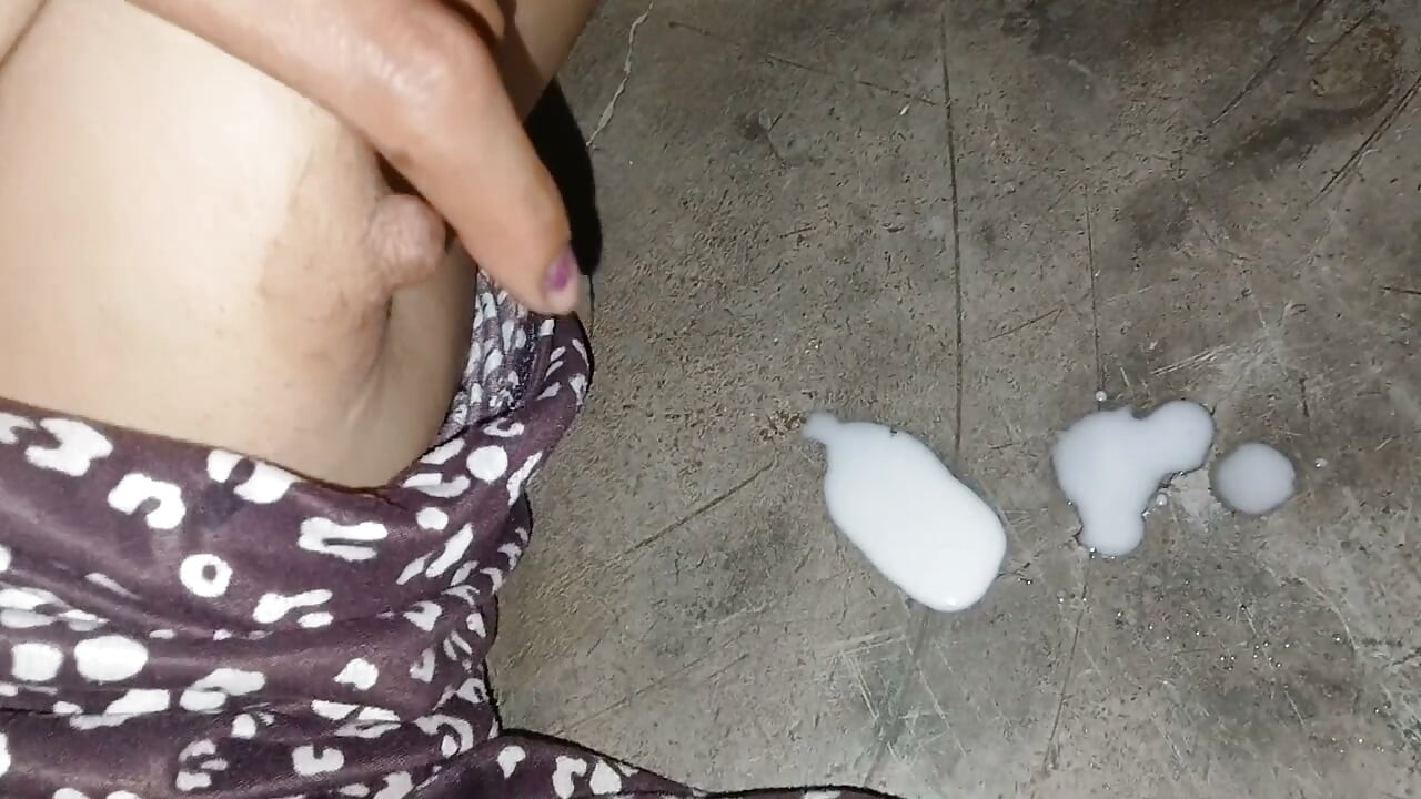 أخت الزوج تقول لا تضغط على صدري من فضلك