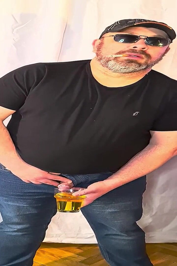 Dressed up with Cool Sunglasses, Treat Yourself to a Hot Piss