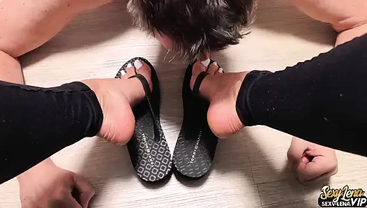 Шлёпанцы и леденцы для ног