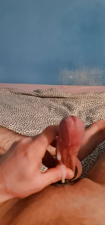 Dölümü çektikten sonra yarak spermle kaplı!