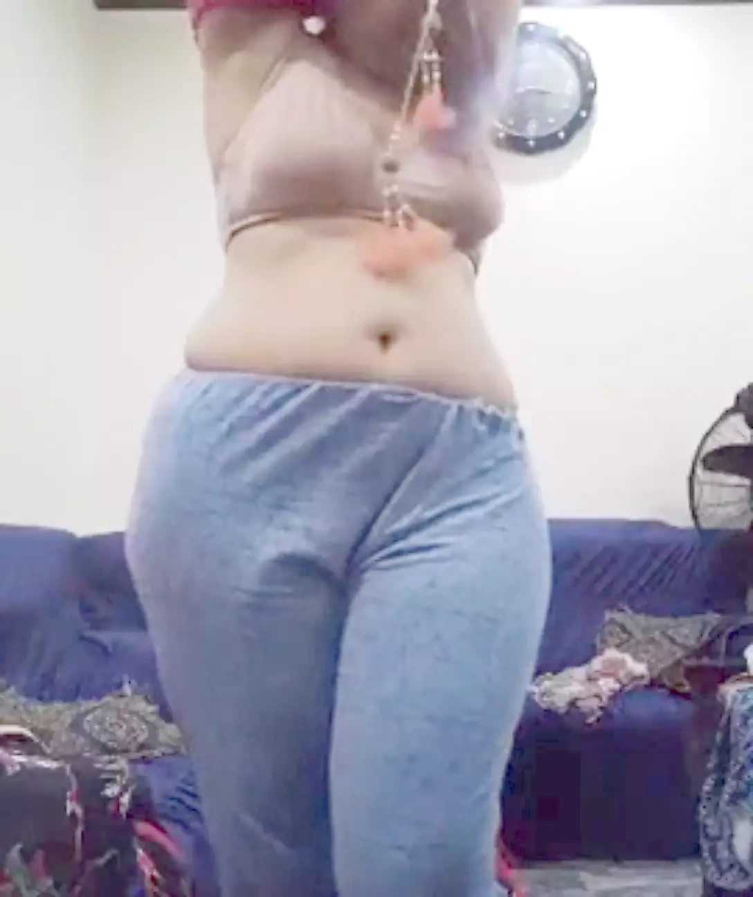 Hot desi pakistani bhabhi showing her cute body