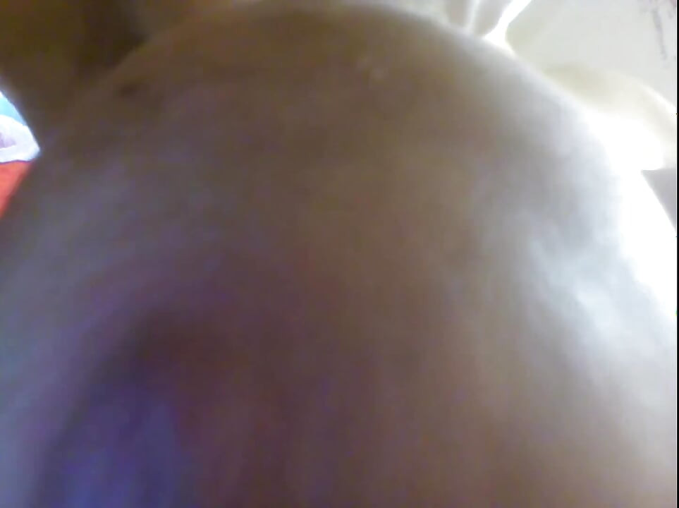 Une doctoresse géante écrase ton corps avec ses mains « en latex » et son gros corps nu