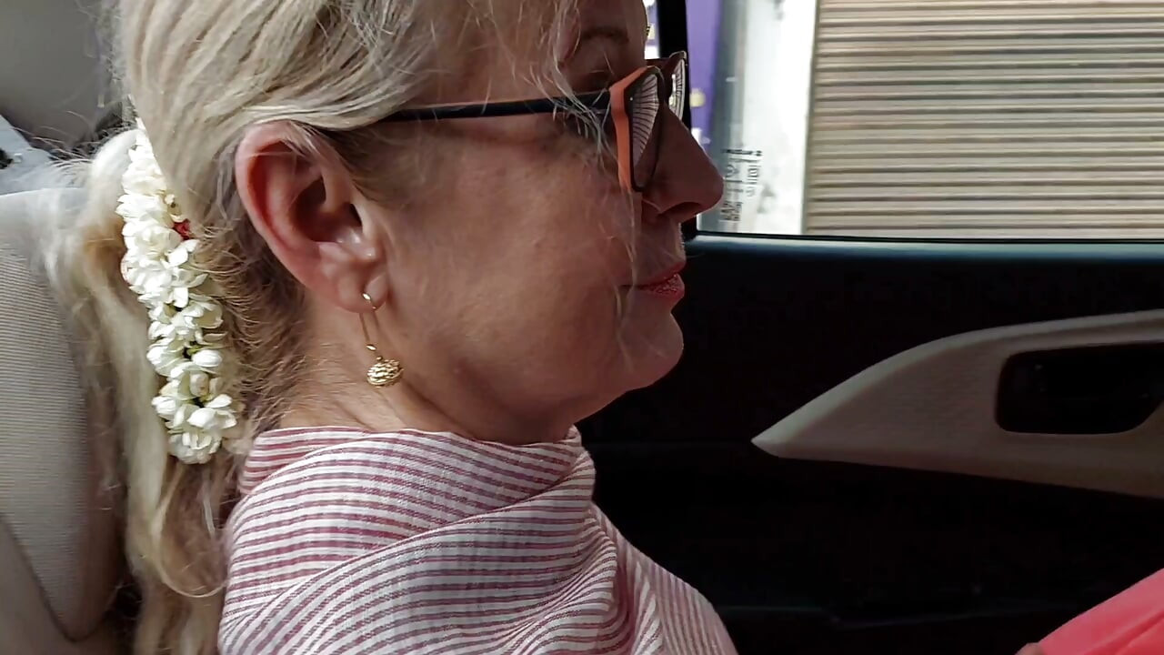 Femme Blonde Mature Profite De Sa Journée