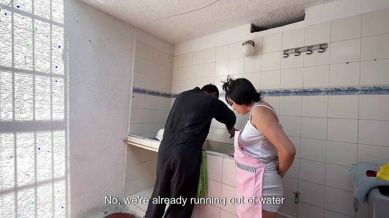 Ικετεύω τον υδραυλικό μου να εκπληρώσει το βρώμικο φετίχ μου από μένα με το συναρπαστικό τόξο του και να καταλήξει γεμάτος από το κρεμώδες γάλα του!