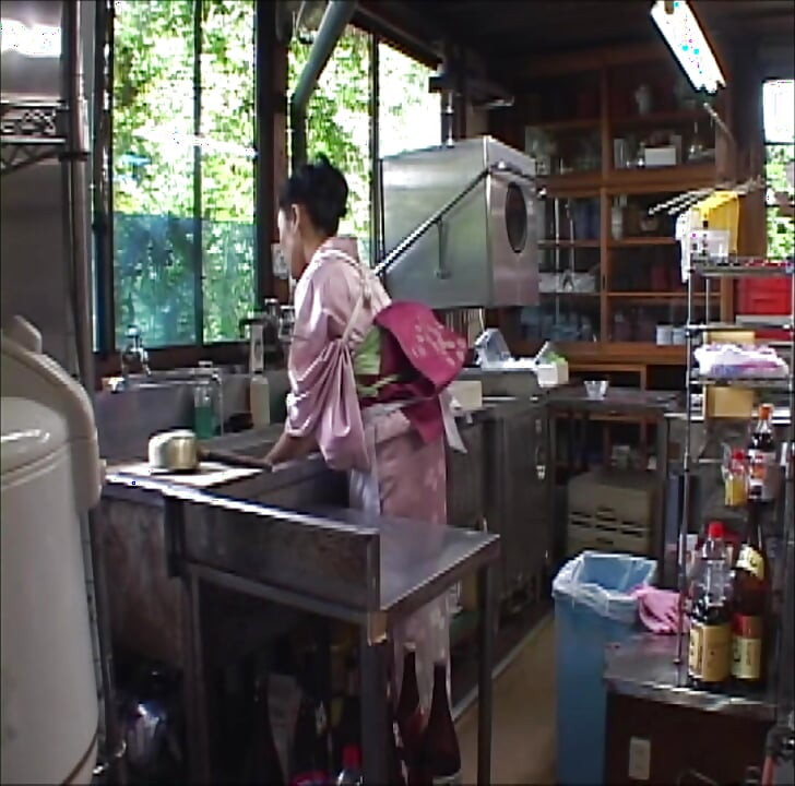 P128G03 The beautiful proprietress of a quiet mountain hot spring inn near Tokyo. Lesbian sisters, forbidden sex at home!　A sensual erotic drama that evokes the Showa era!