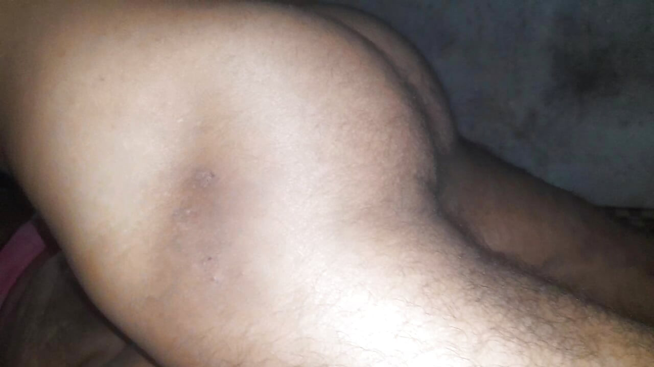 Padosan bhabi ke ghar me ghus kar achanak se hard chudai ki