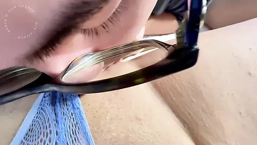 Female POV - подруга сводной сестры лижет мою киску, пока я больше не могу принимать ее