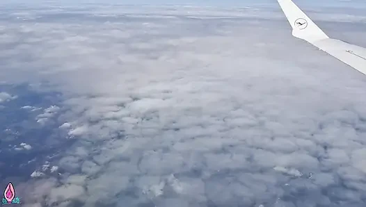 Cheating girl gives risky blowjob on the plane on a business trip
