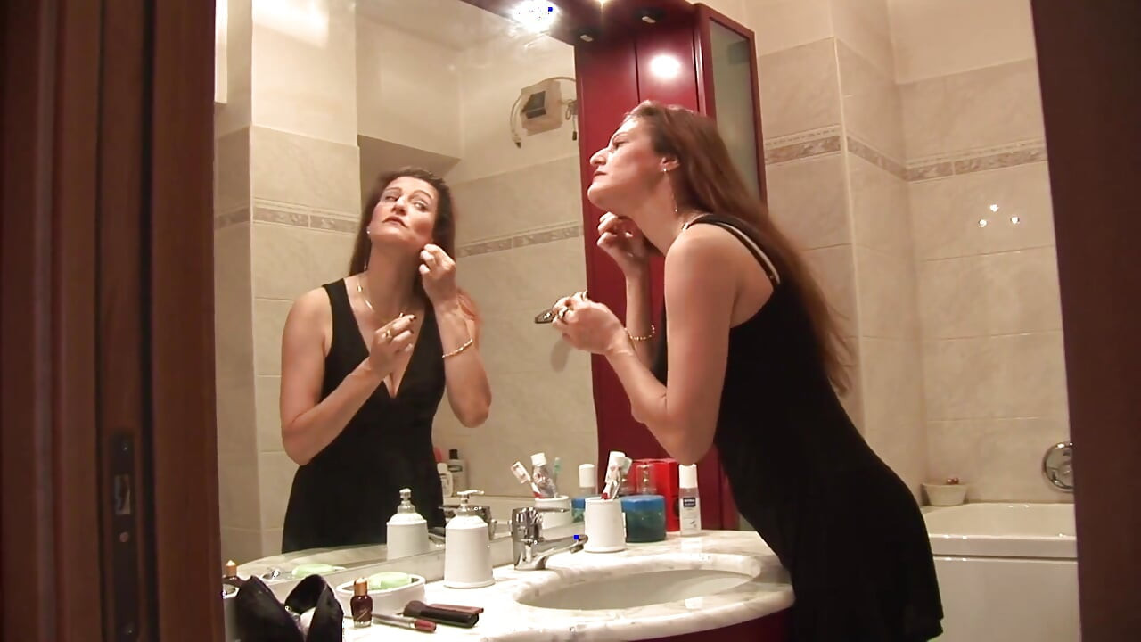 Scopata folle selvaggia per una ninfomane matura perversa