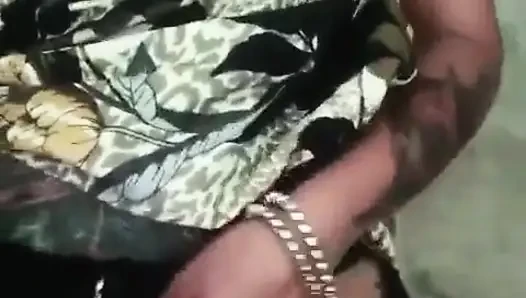 Bantu aku untuk memilih celana dalamku