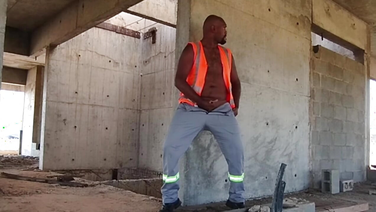 After Work I Went to the Construction Site to Enjoy Myself