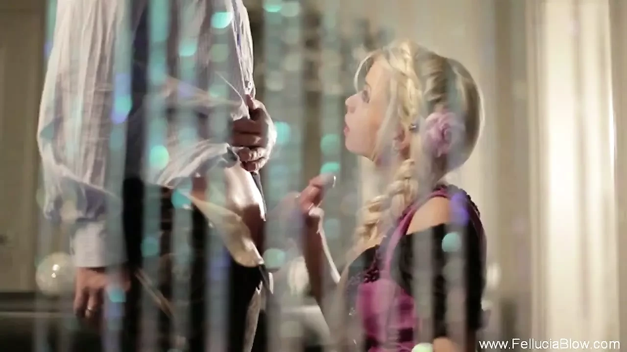 来自德国的少女给她的主人口交