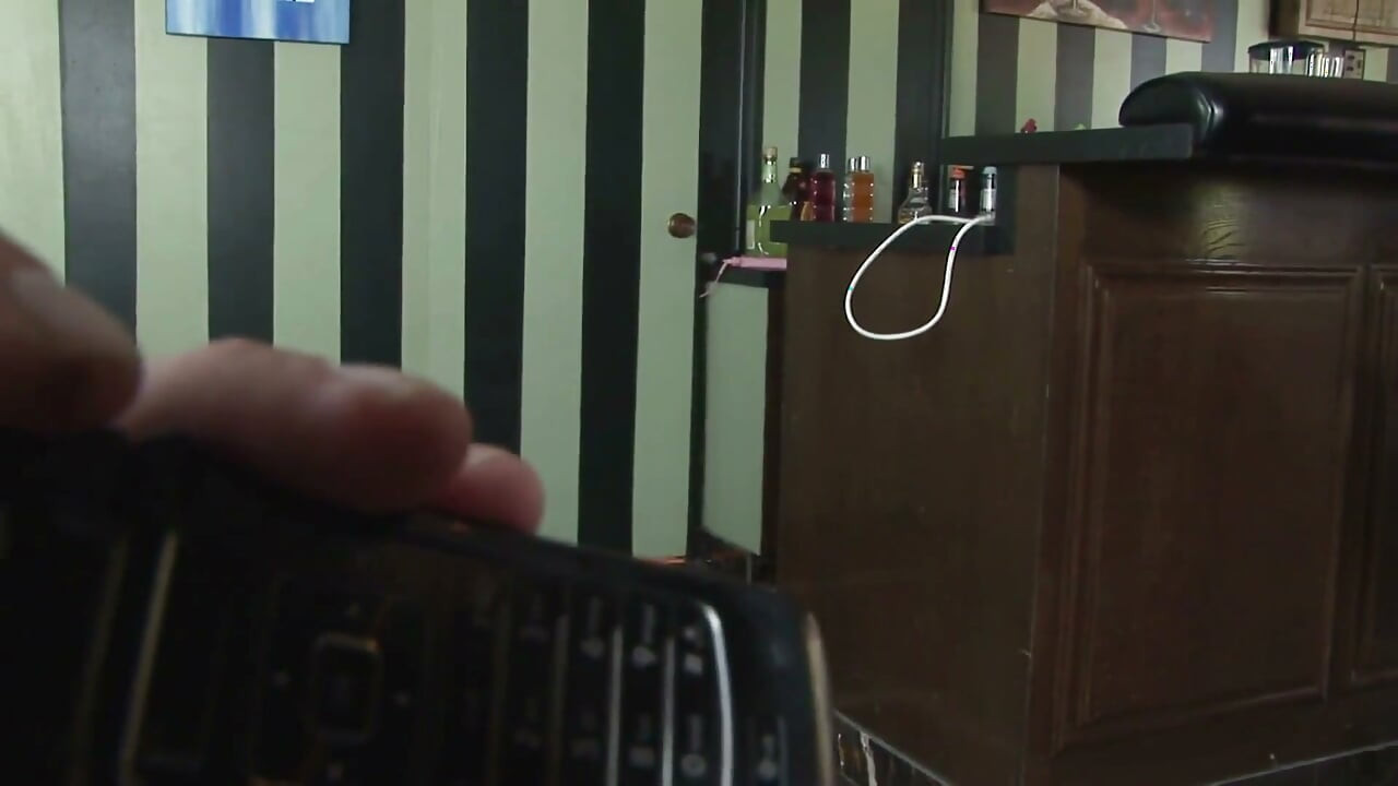Proszę, nie mów nikomu, że moja macocha dmucha mojego penisa
