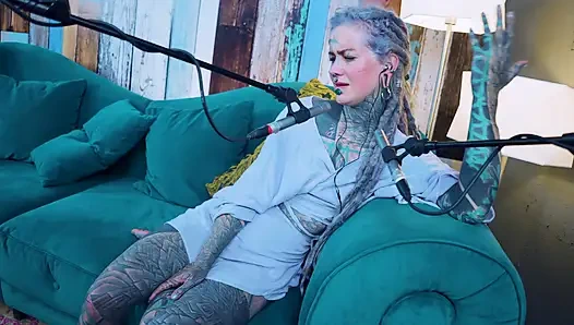 Я говорю о F - Страх - подкаст ASMR, Sfw говорит готессу, худенькая девушка дреды татуированная модель татуированная девушка