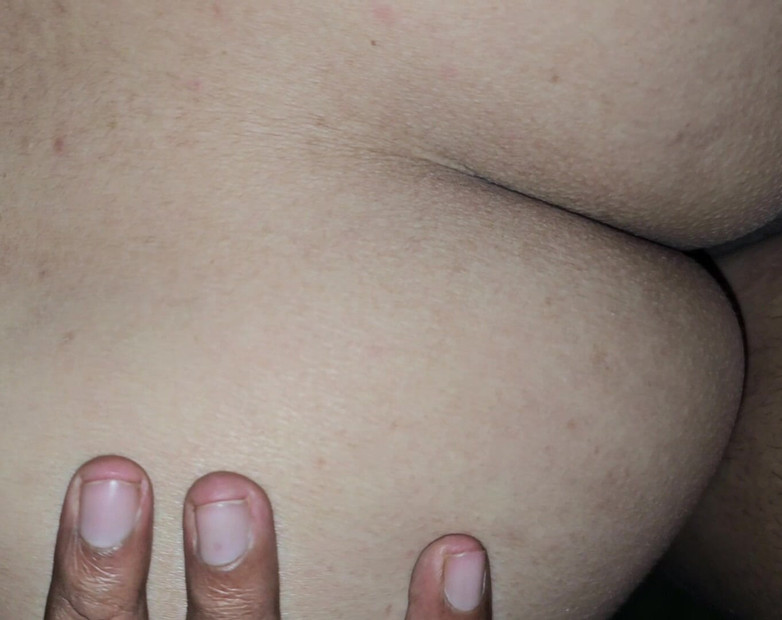 Velika guza indijske bhabhi jebana od strane devara, ogromna guza desi bhabhi