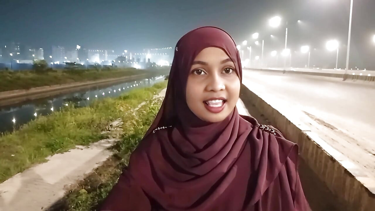 Video seks asli cewek berhijab dengan baju outdhoor di jalanan!