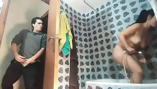 Adik tiri pantat montok dientot di kamar mandi