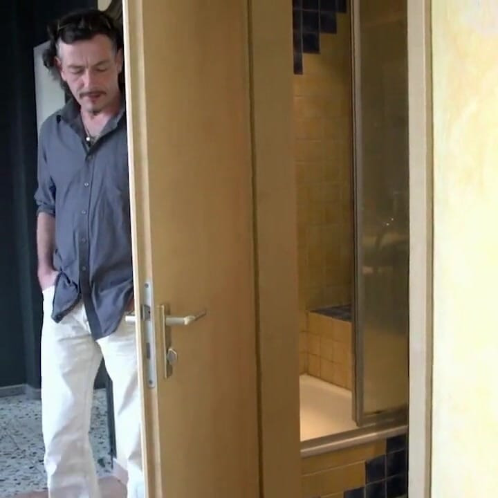 Sunny Devil सख्त परिपक्व लंड की सवारी करती है!