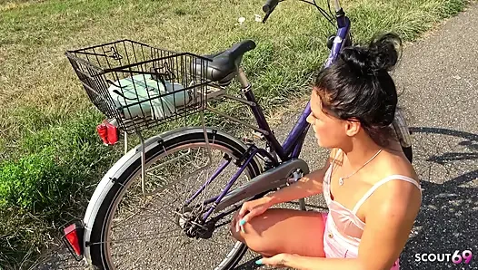 Sıska Alman latin genç Christy Ley yabancı tarafından açık havada sikişiyor