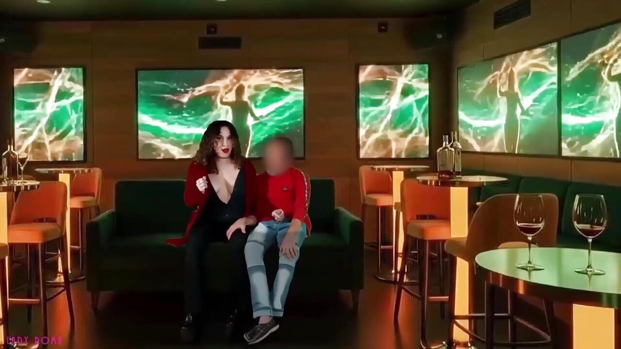 Ben Karaoke Kulübü Yöneticisiyim Ve Eşim Her Şeyi Çekiyor