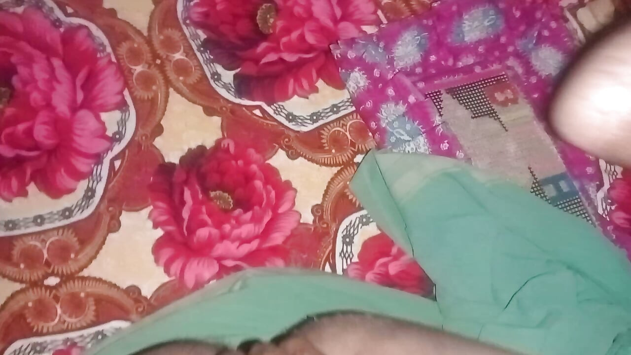 Mujhe meri girlfriend ko yaad karke mutthi maara
