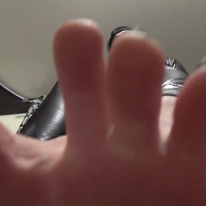 Rieche meine stinkenden füße! JOI