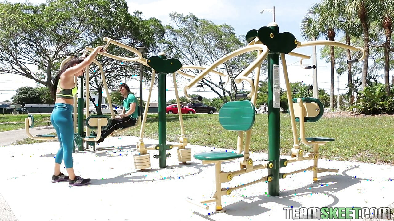 Fit rabo de princesa recebe sua buceta exposta