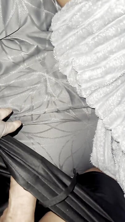 Submissa latina chupa Dom e engole sua carga completa