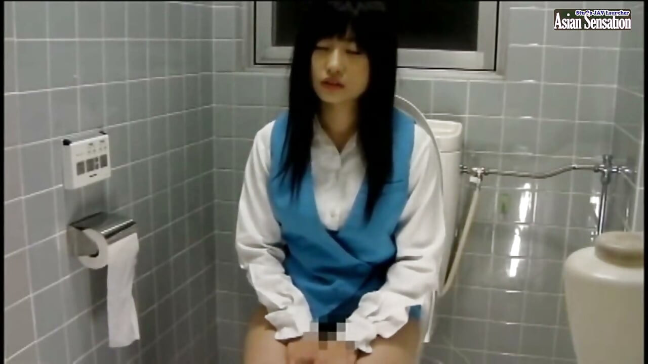 Stuck up Older Woman - Toilet Masturbation Episode 5