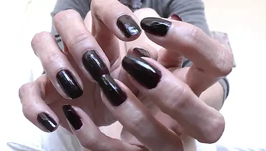 Dunkle fingernägel und glänzende beine teil 1, lady victoria Valente